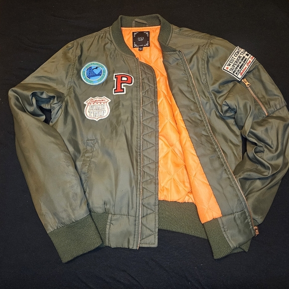 Large Iris Los Angeles Army Green Bomber Jacket - Picture 3 of 6